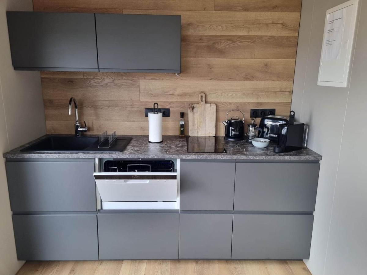 Luxury studio apartment. Brand new&well furnished luxury studio apartment for two 30 km from Kirkjubæjarklaustur! Perfect place to stay at right between Black beach&Jökulsárlón. Exterior foto