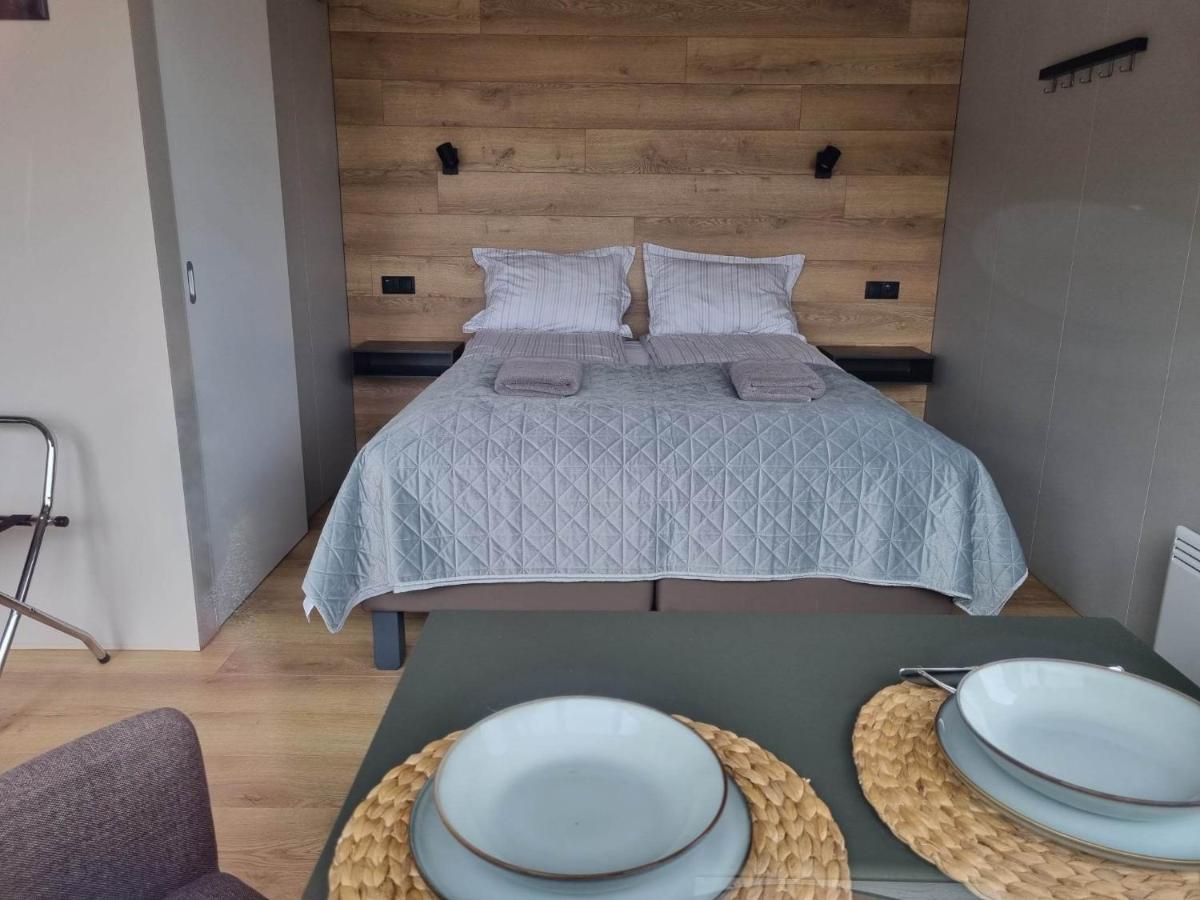 Luxury studio apartment. Brand new&well furnished luxury studio apartment for two 30 km from Kirkjubæjarklaustur! Perfect place to stay at right between Black beach&Jökulsárlón. Exterior foto