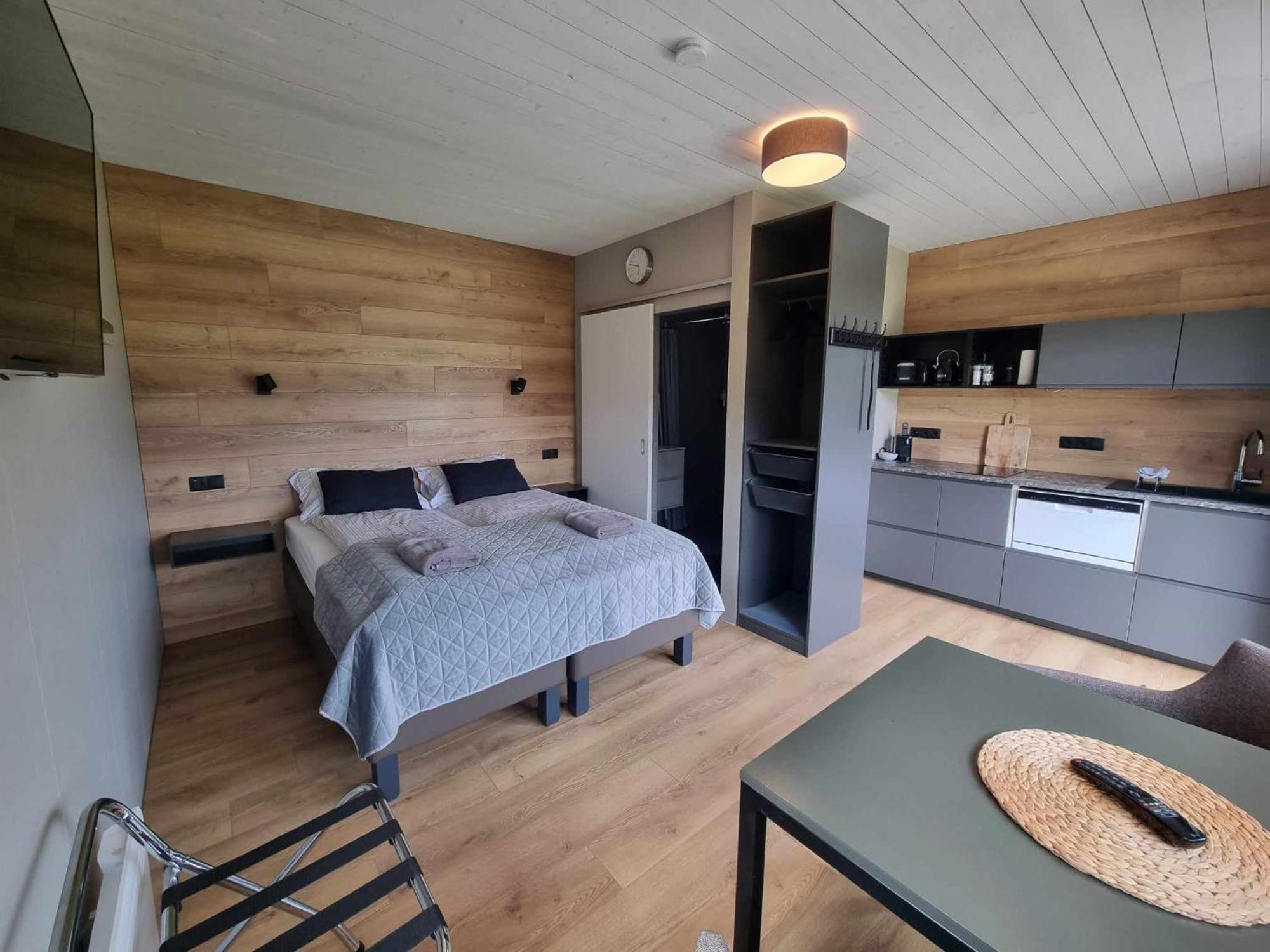 Luxury studio apartment. Brand new&well furnished luxury studio apartment for two 30 km from Kirkjubæjarklaustur! Perfect place to stay at right between Black beach&Jökulsárlón. Exterior foto